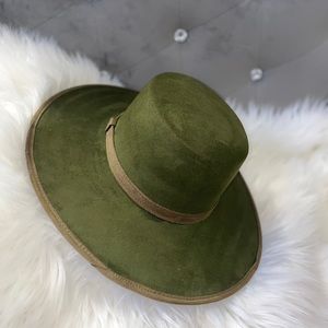 Women Hat(s) , SIZE M